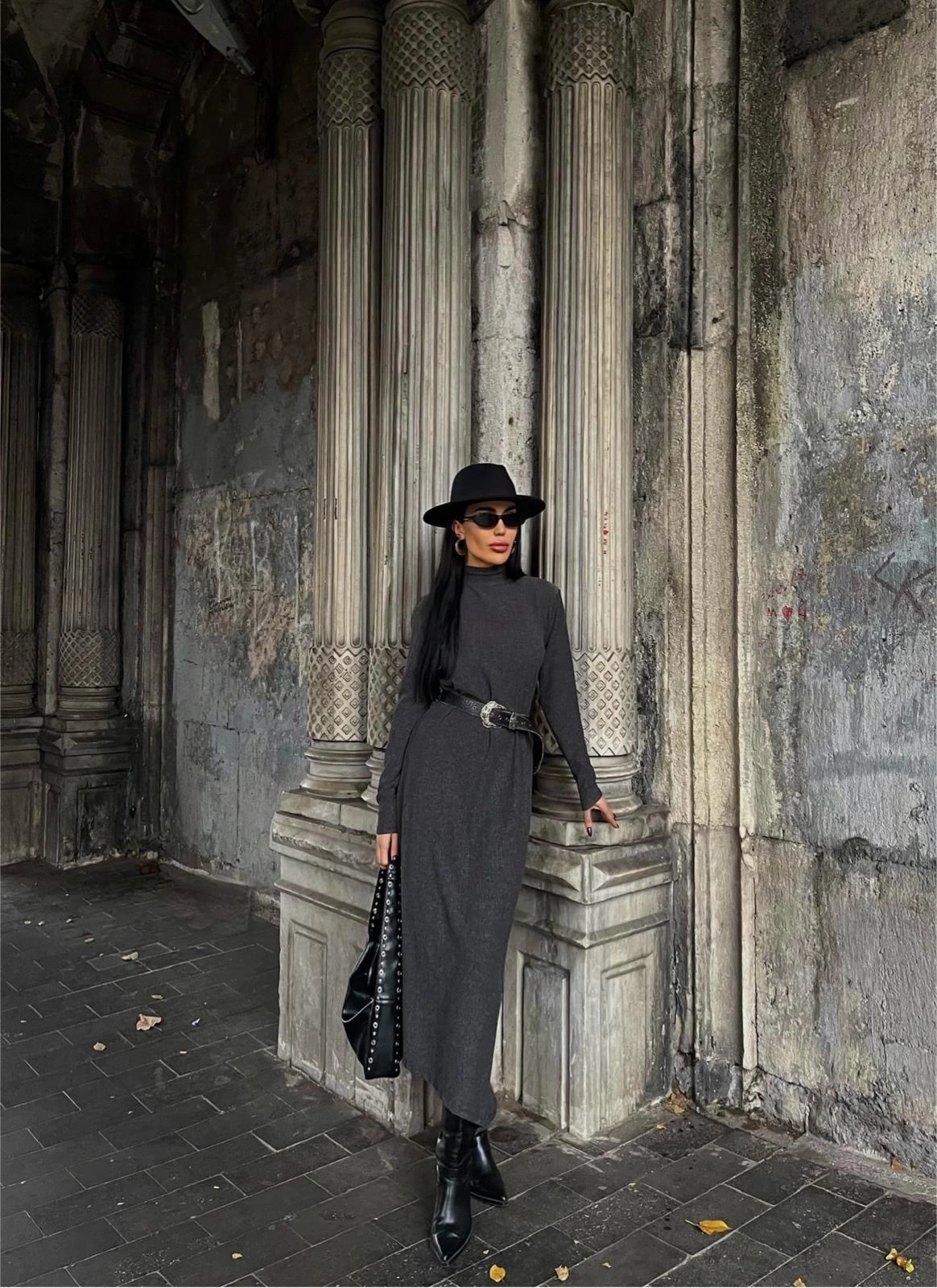 Boğazlı kalın bürümcük uzun elbise siyah