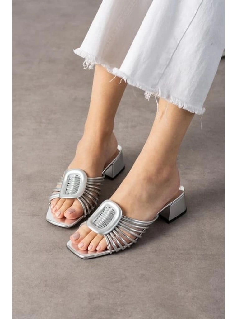 Anca Gümüş Rugan Topuklu Terlik