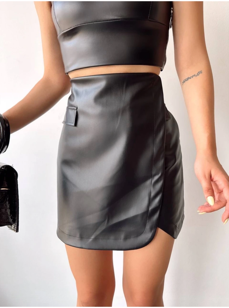 Cep detaylı oval kapaklı deri etek siyah h240048