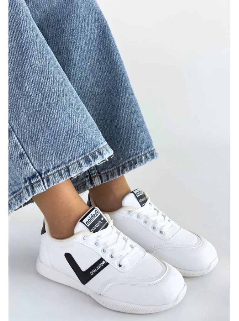 Jowen Beyaz Cilt Siyah Detaylı Bağcıklı Spor Ayakkabı