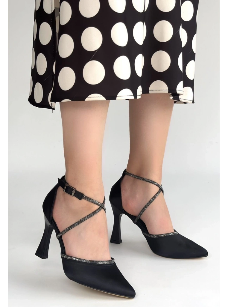 Kanji Siyah Saten Topuklu Ayakkabı