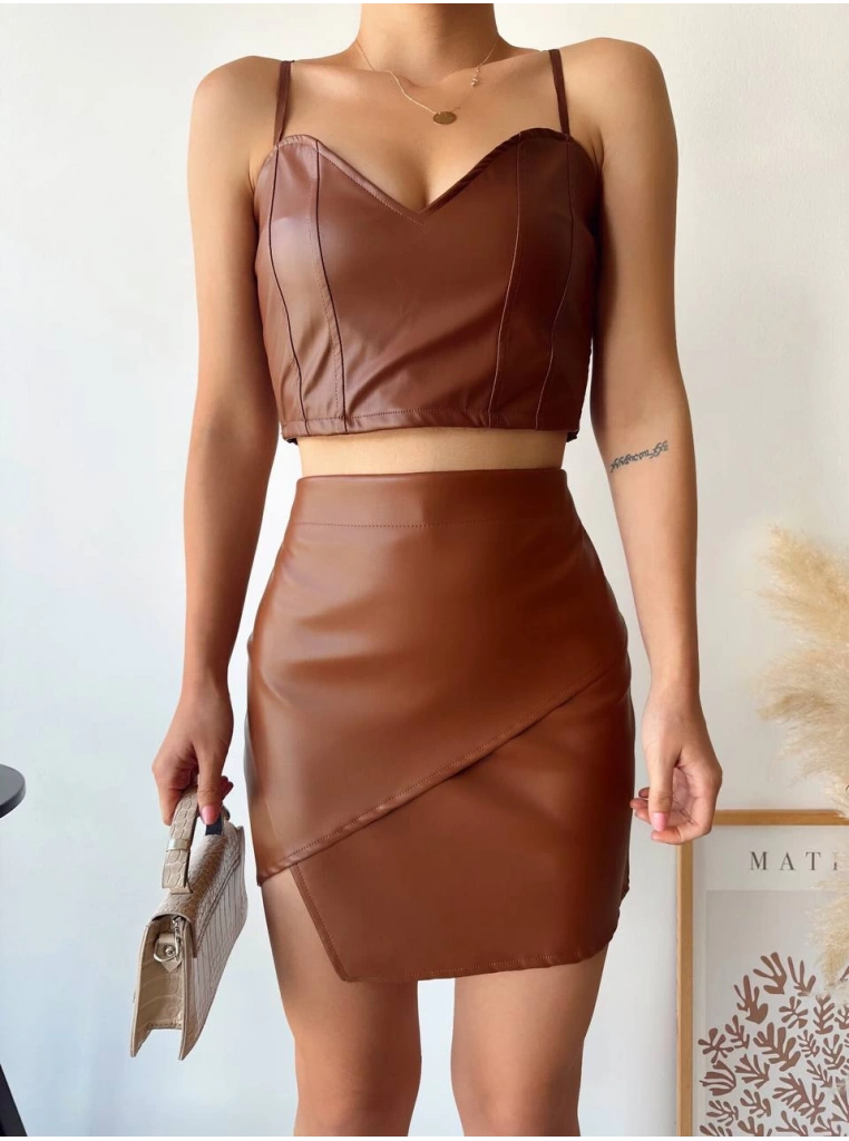 Kapaklı asimetrik model deri etek kahve s240106