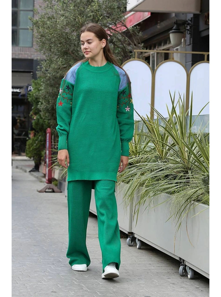 Omuz detaylı kol nakışlı ikili alt üst triko takım yeşil