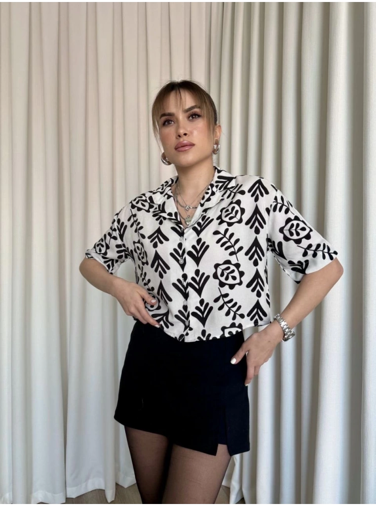 Siyah beyaz baskılı crop gömlek