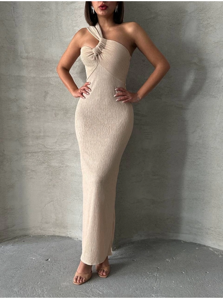 Tek omuz pliseli elbise