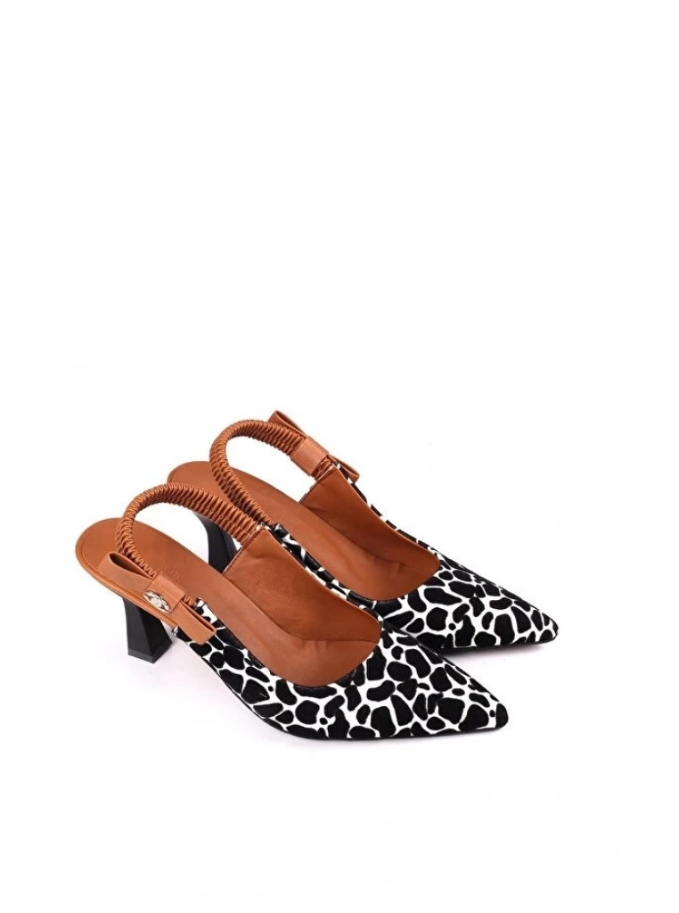 Toran Beyaz Rugan Siyah Süet Detaylı Topuklu Ayakkabı