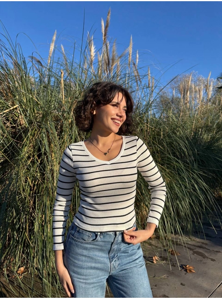 V yaka çizgili bluz beyaz A3699