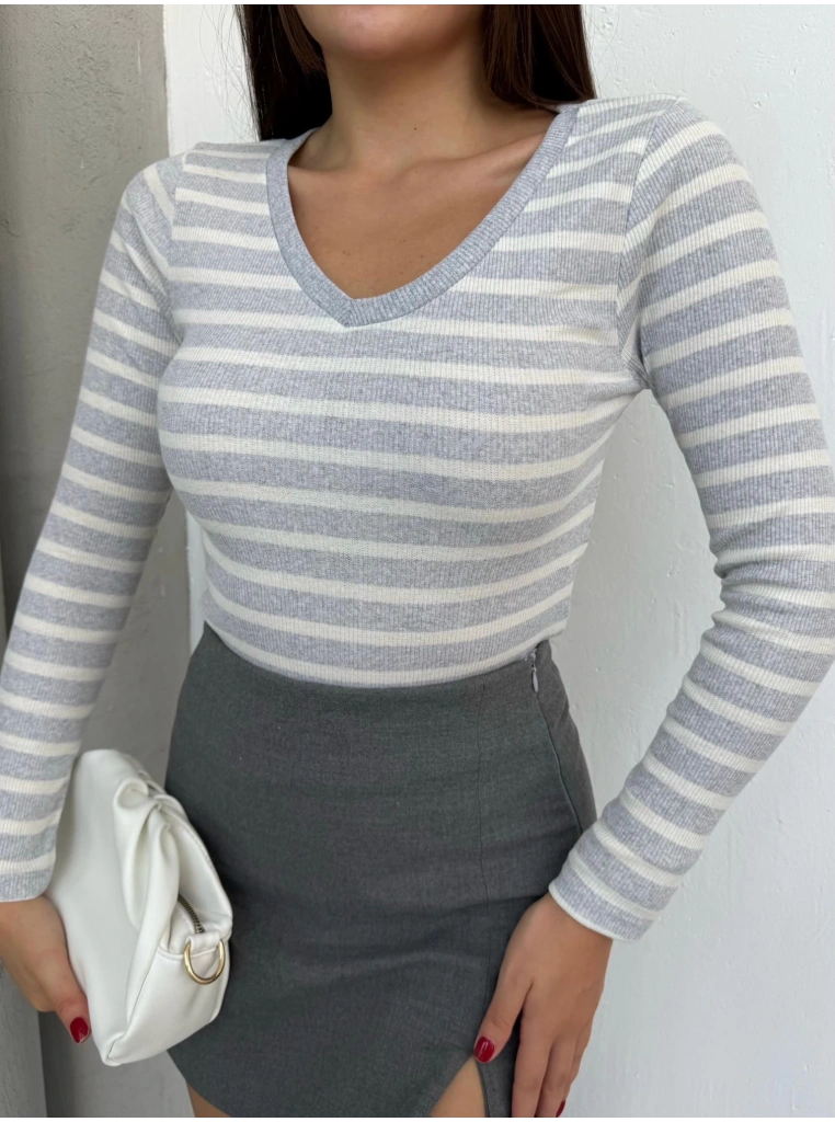 V yaka çizgili bluz gri A3699