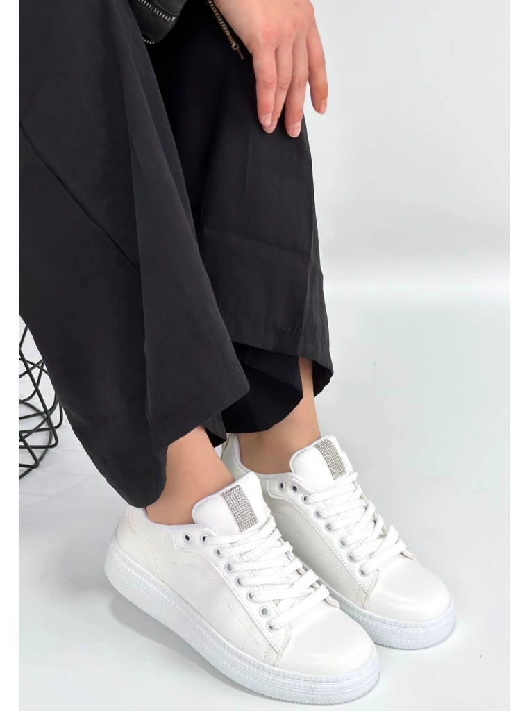 Yier Beyaz Cilt Bağcıklı Spor Ayakkabı