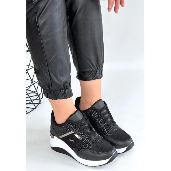 Geja Siyah Cilt Bağcıklı Beyaz Tabanlı Spor Ayakkabı