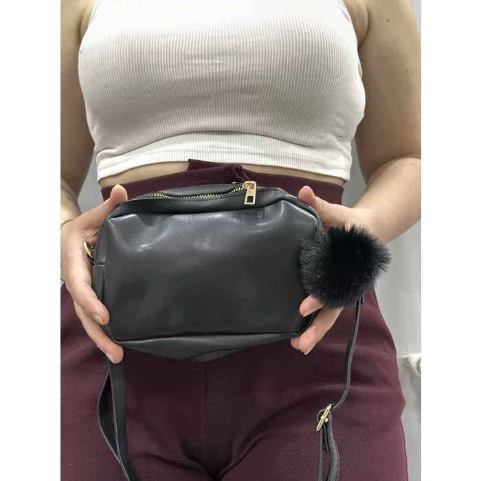 Ponpon siyah cilt çanta