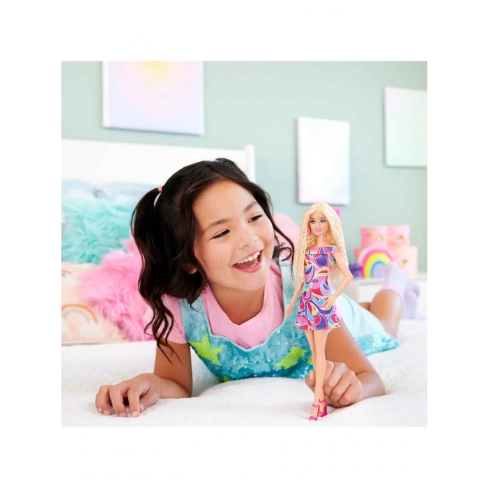 Barbie Renkli Elbiseli Büyüleyici Parti Bebeği