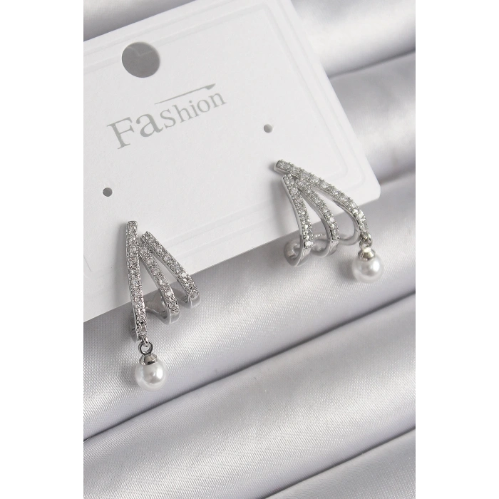 BFS Pirinç Gümüş Renk Zirkon Taşlı Pençe Model İnci Detay Kadın Küpe