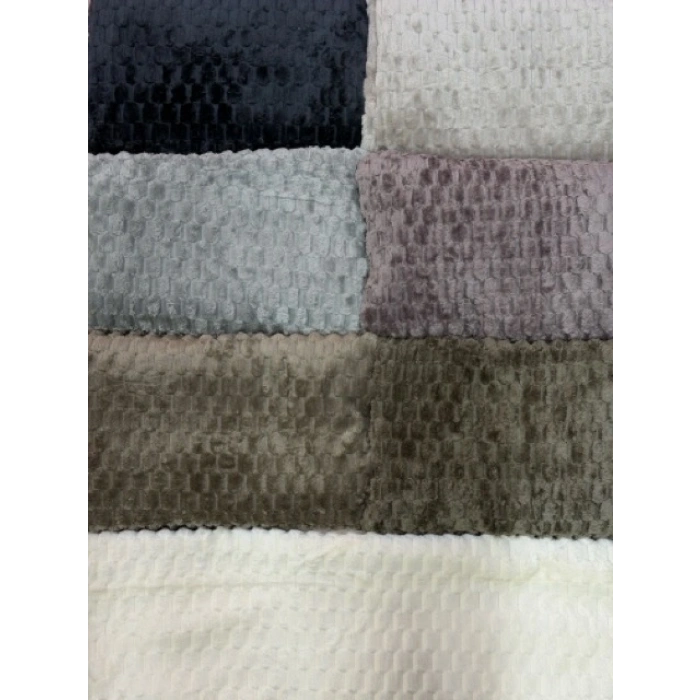 Kaymaz Tabanlı Kabartmalı Peluş Çok Amaçlı Örtü