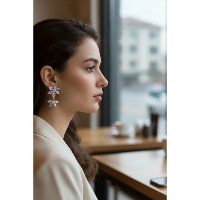 Mey İthalat® Lotus Model Gümüş Renk Zirkon Taşlı Kadın Küpe