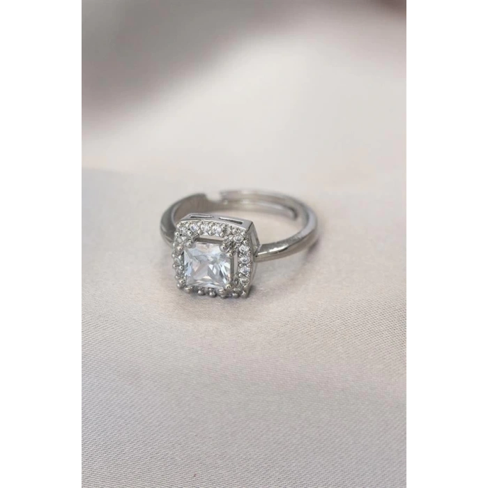 Gümüş Renk Baget ve Zirkon Taşlı Kare Yüzük