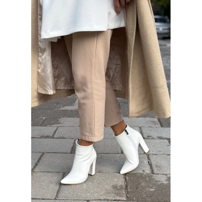 Loora Beyaz Rugan Desenli Topuklu Bot