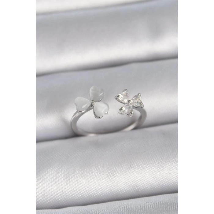 Pirinç Gümüş Renk Ayarlanabilir Zirkon Taşlı Beyaz Mineli Kalp Model Kadın Yüzük