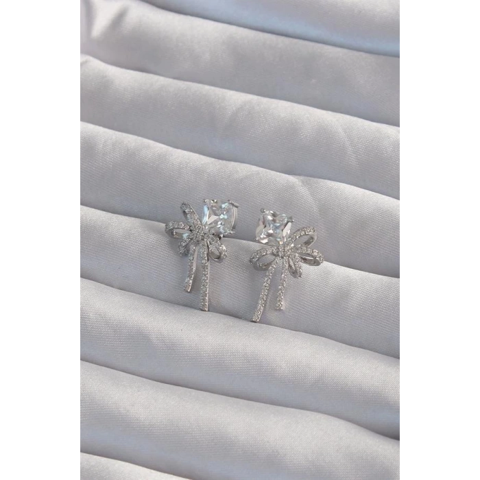 Pirinç Gümüş Renk Kare Zirkon Taşlı Fiyonk Küpe