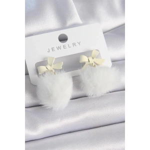 Beyaz Renk Kurdele Tüylü Ponpon Model Kadın Küpe