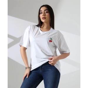 Kiraz işlemeli Kadın T-Shirt