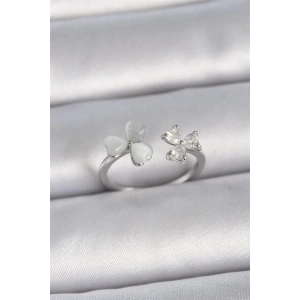 Pirinç Gümüş Renk Ayarlanabilir Zirkon Taşlı Beyaz Mineli Kalp Model Kadın Yüzük