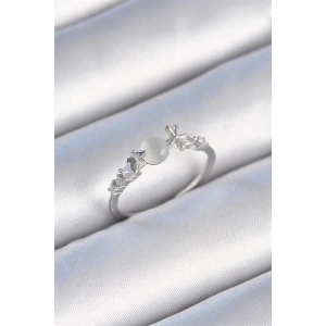 Pirinç Gümüş Renk Zirkon Taşlı Beyaz Mineli Kelebek Detay Kadın Yüzük