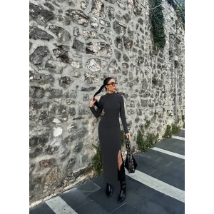 Yırtmaçlı kalın bürümcük uzun elbise siyah