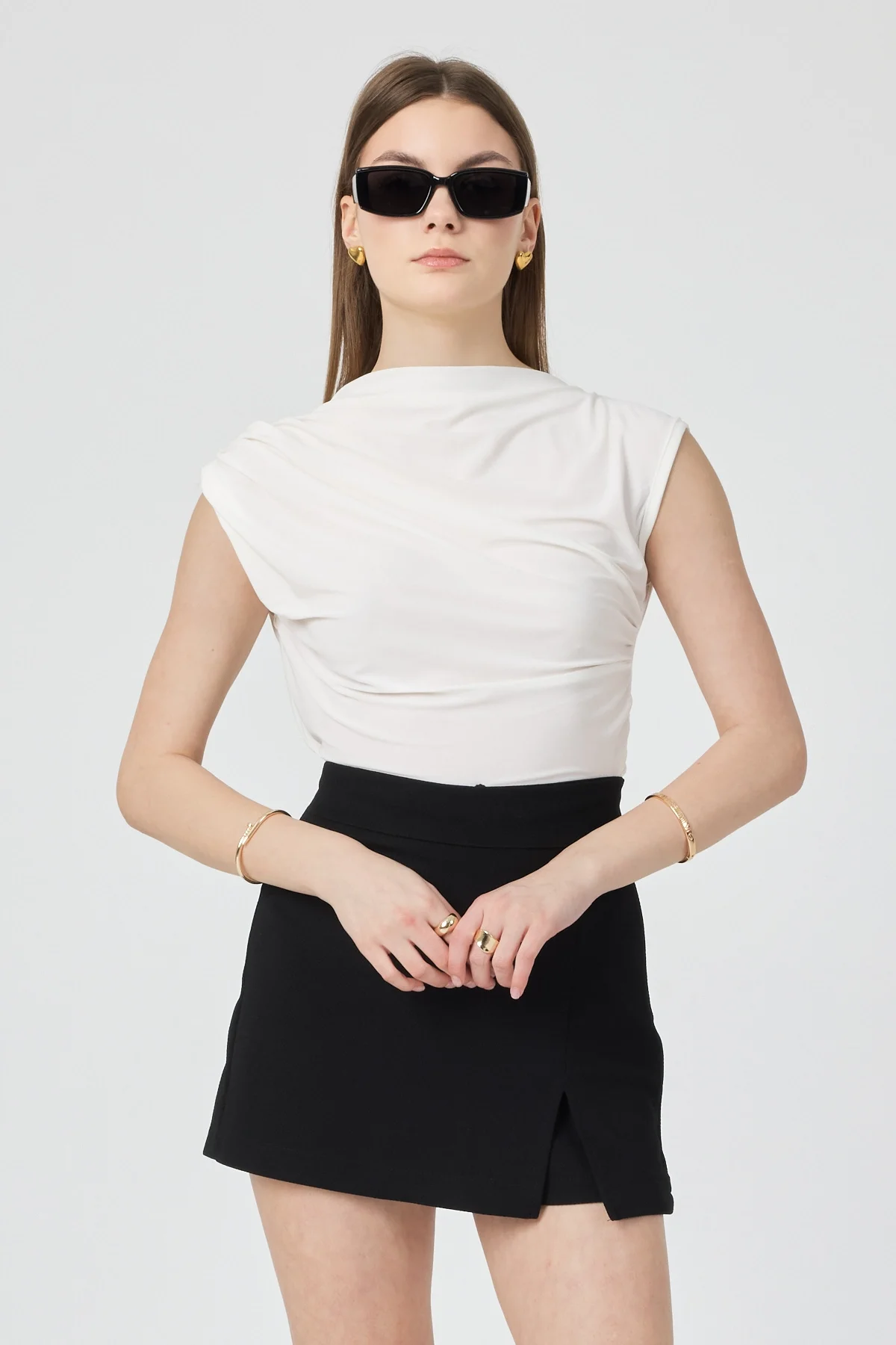 Kadın Ekru Omuzları Drapeli Kolsuz Sandy Bluz