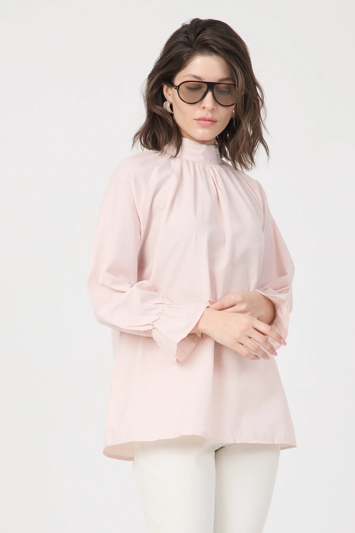 Kadın Pudra Dik Yaka Büzgülü Kol Ağzı Volanlı Poplin Bluz