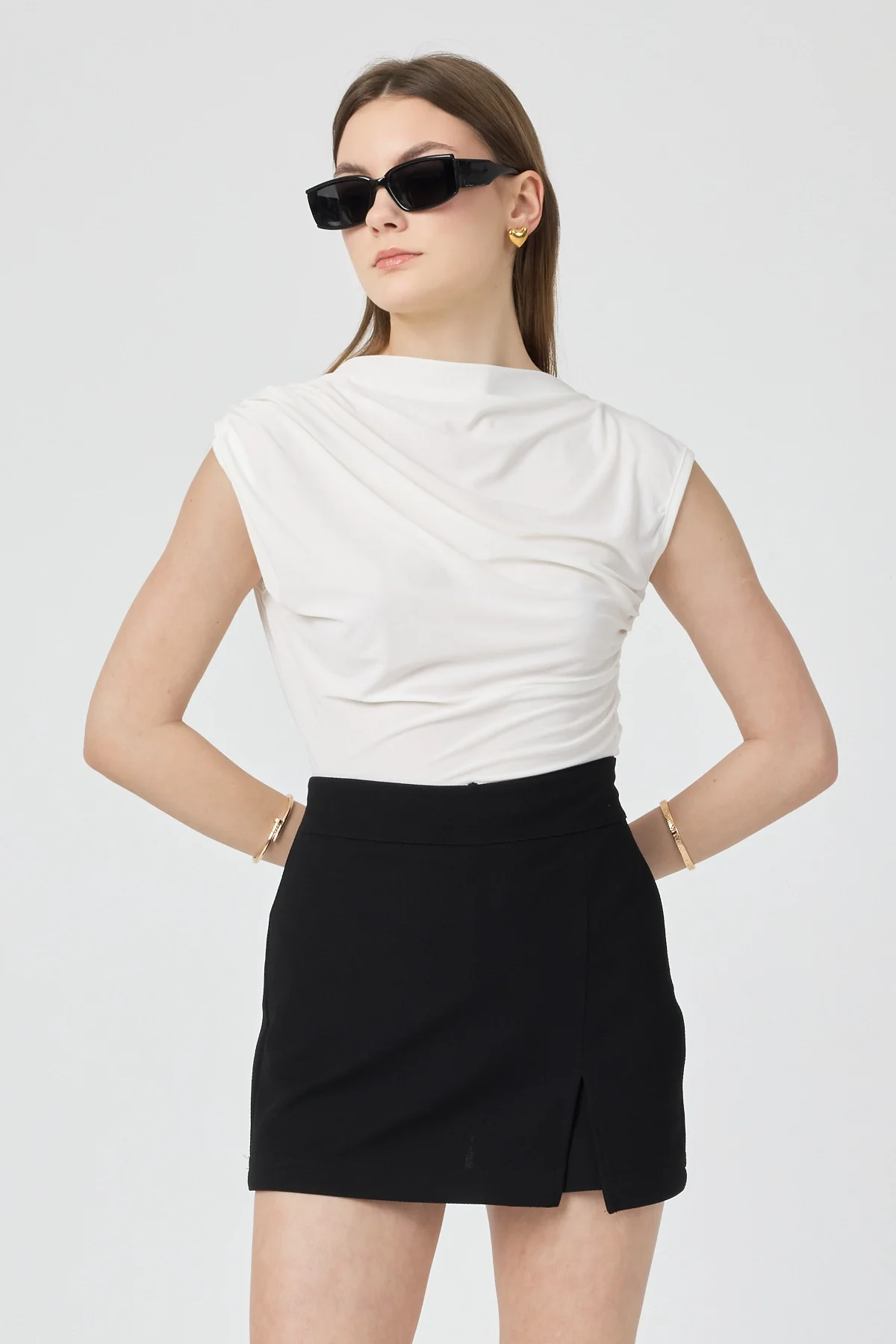 Kadın Ekru Omuzları Drapeli Kolsuz Sandy Bluz