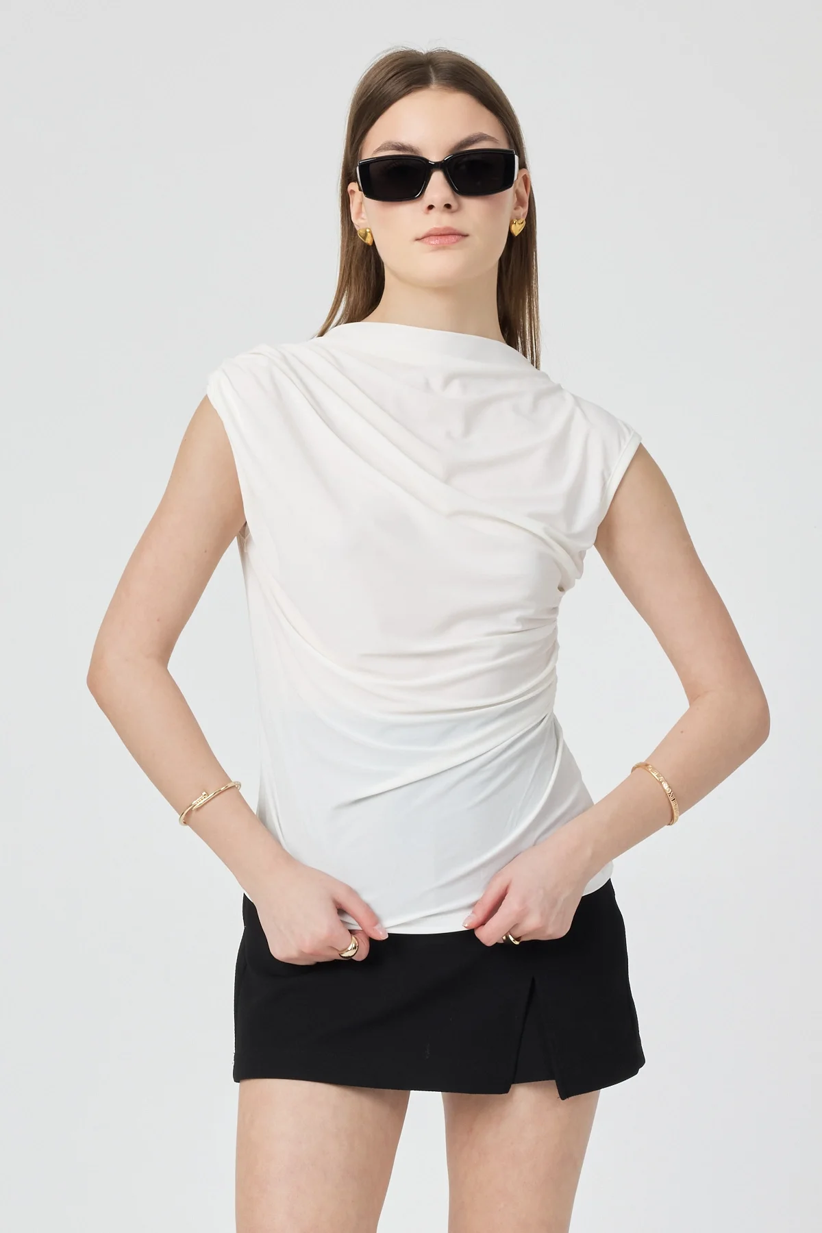 Kadın Ekru Omuzları Drapeli Kolsuz Sandy Bluz