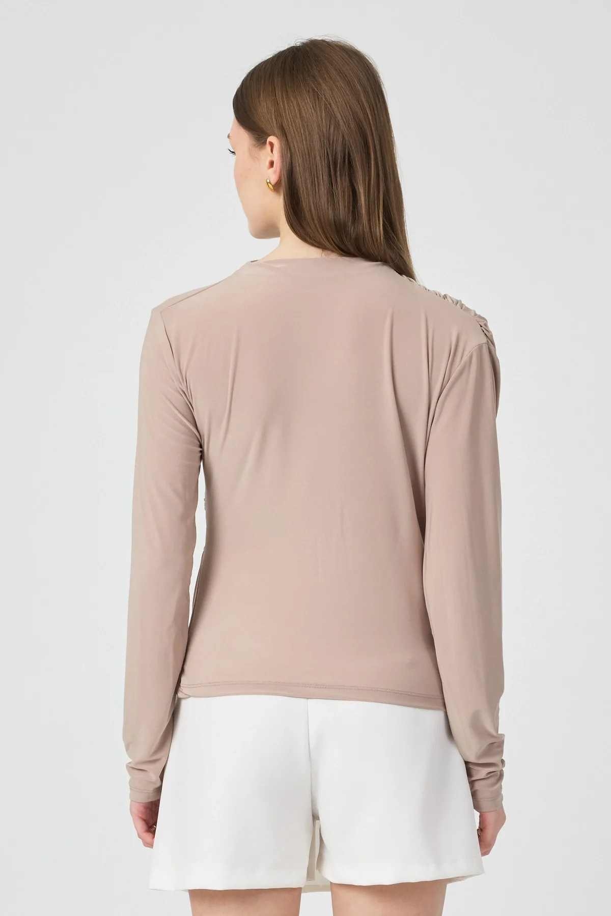 Kadın Büzgü Detaylı Uzun Kol Sandy Bej Bluz