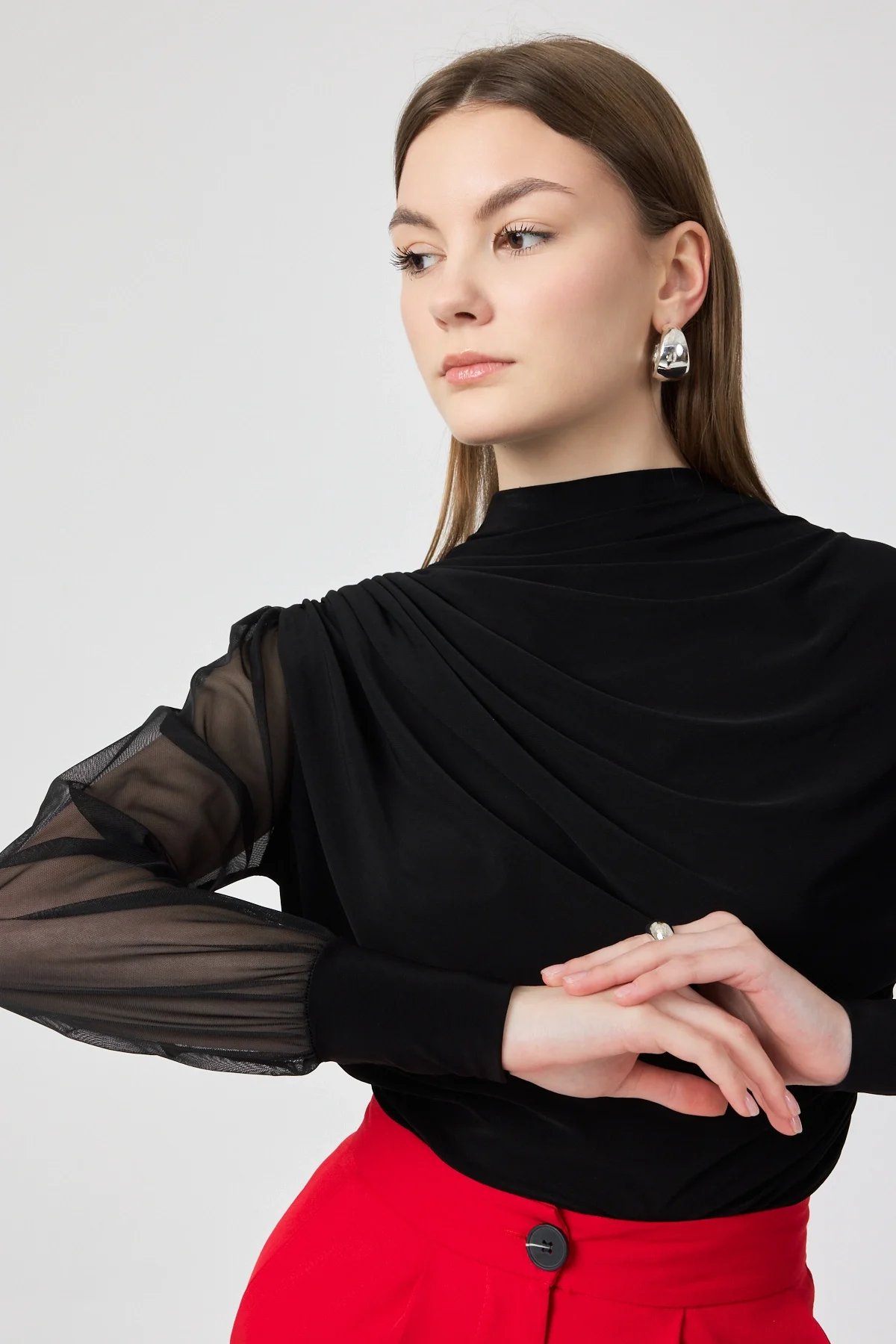 Kadın Büzgü ve Kolları Tül Detaylı Sandy Siyah Bluz