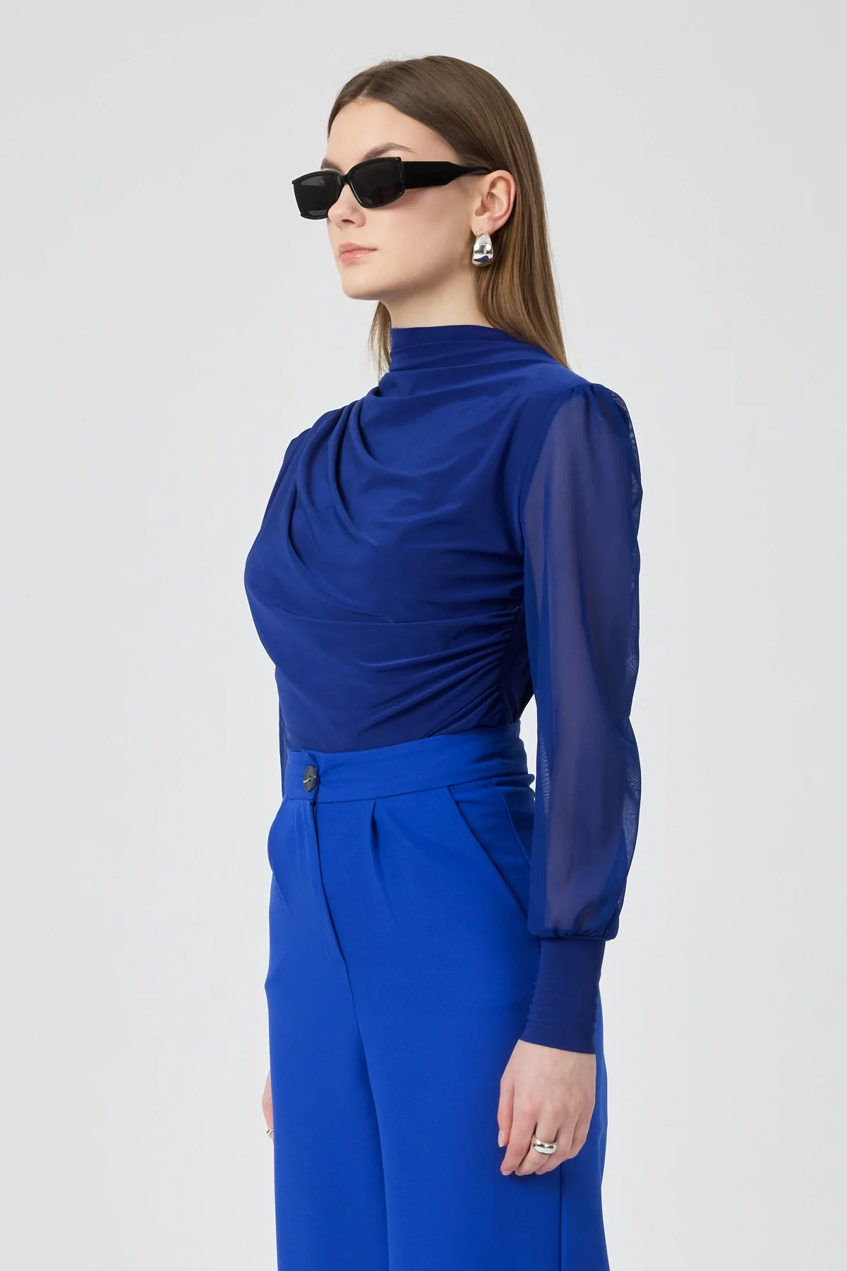 Kadın Büzgü ve Kolları Tül Detaylı Sandy Mavi Bluz