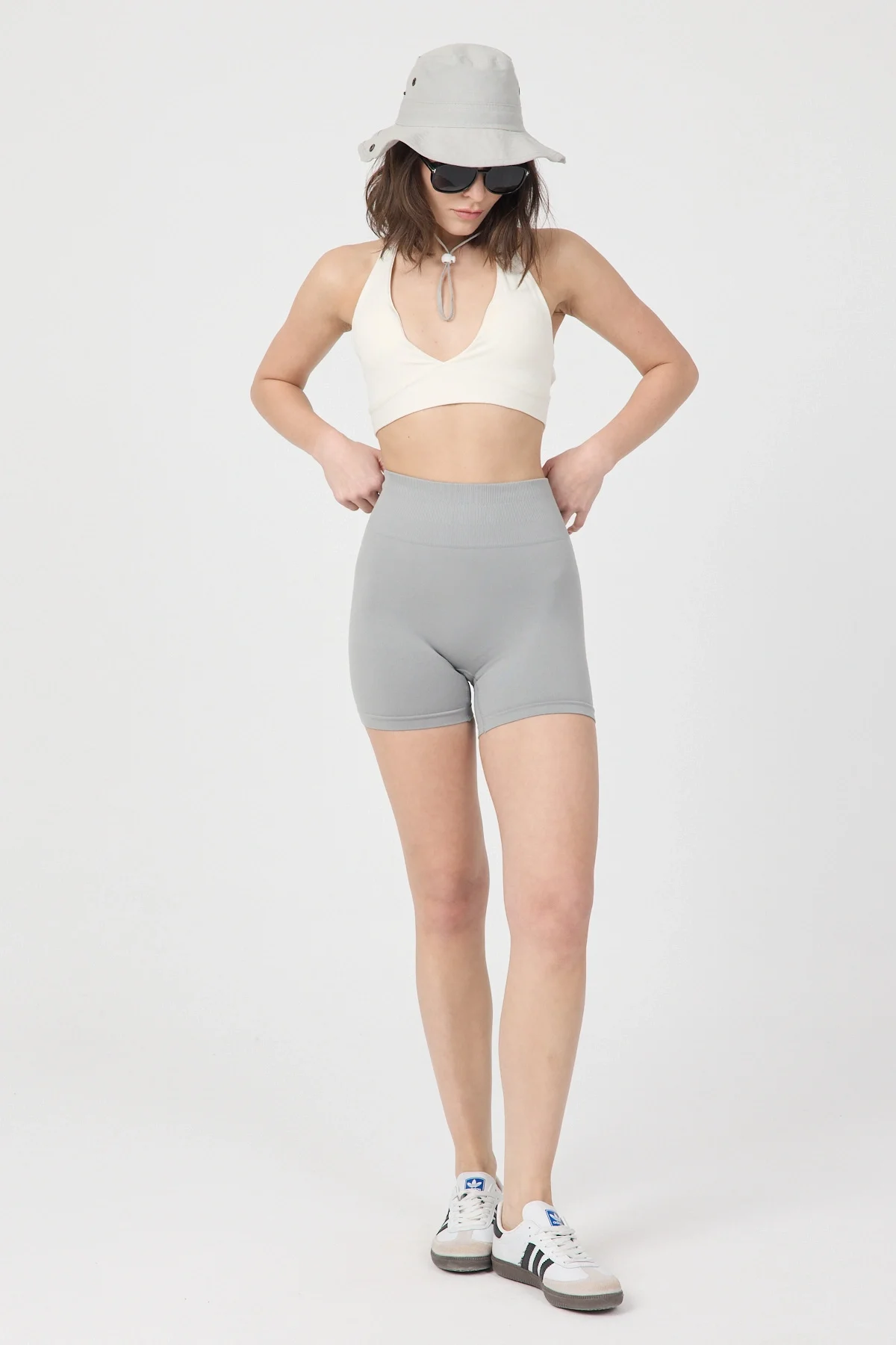 Kadın Yüksek Bel Toparlayıcı Seamless Gri Biker Tayt - Kısa Spor Şort Tayt