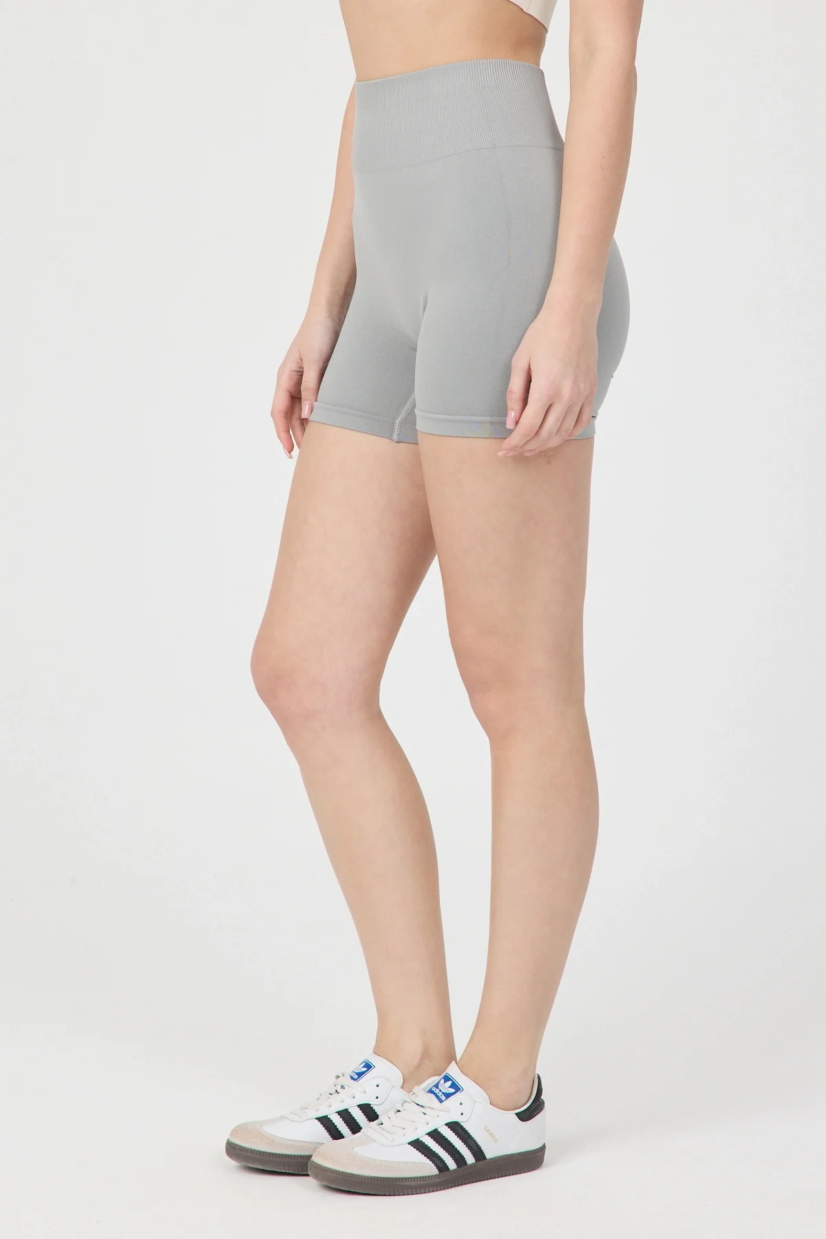 Kadın Yüksek Bel Toparlayıcı Seamless Gri Biker Tayt - Kısa Spor Şort Tayt