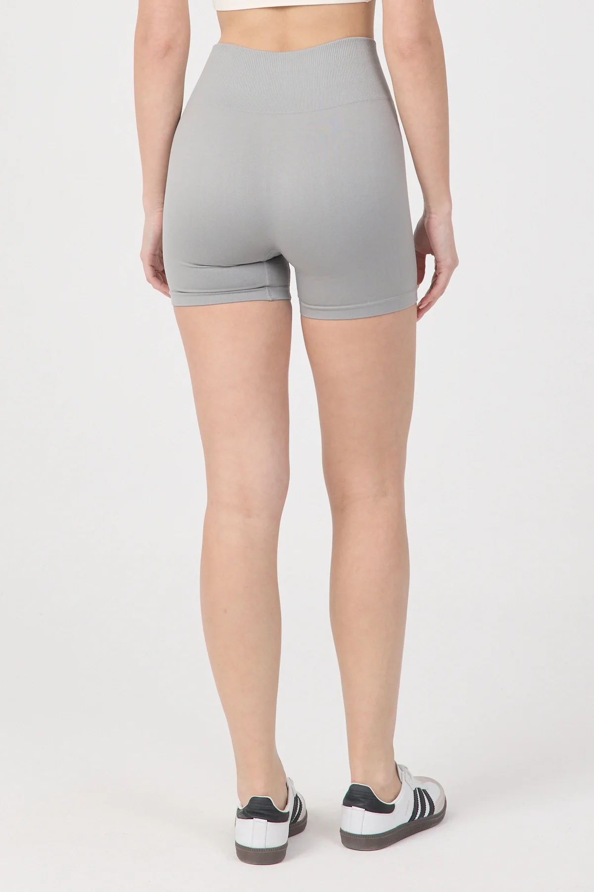 Kadın Yüksek Bel Toparlayıcı Seamless Gri Biker Tayt - Kısa Spor Şort Tayt