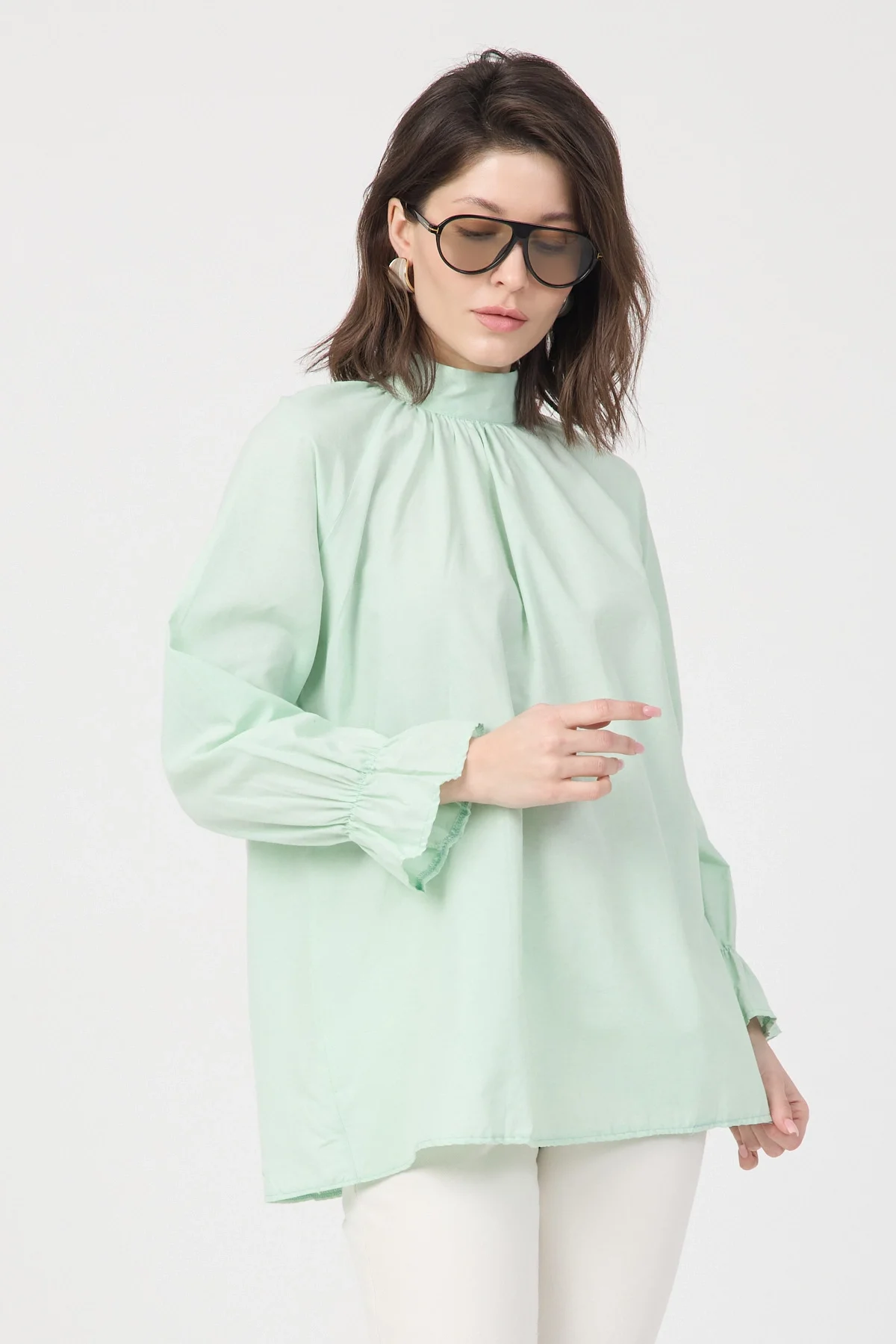 Kadın Yeşil Dik Yaka Büzgülü Kol Ağzı Volanlı Poplin Bluz