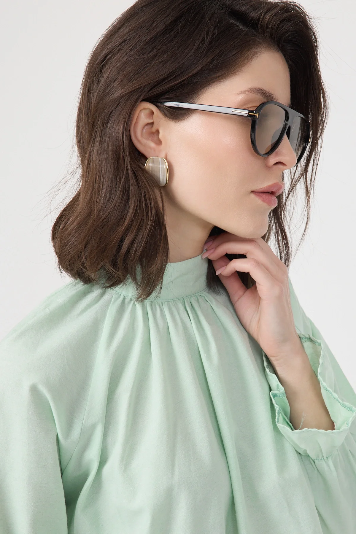 Kadın Yeşil Dik Yaka Büzgülü Kol Ağzı Volanlı Poplin Bluz