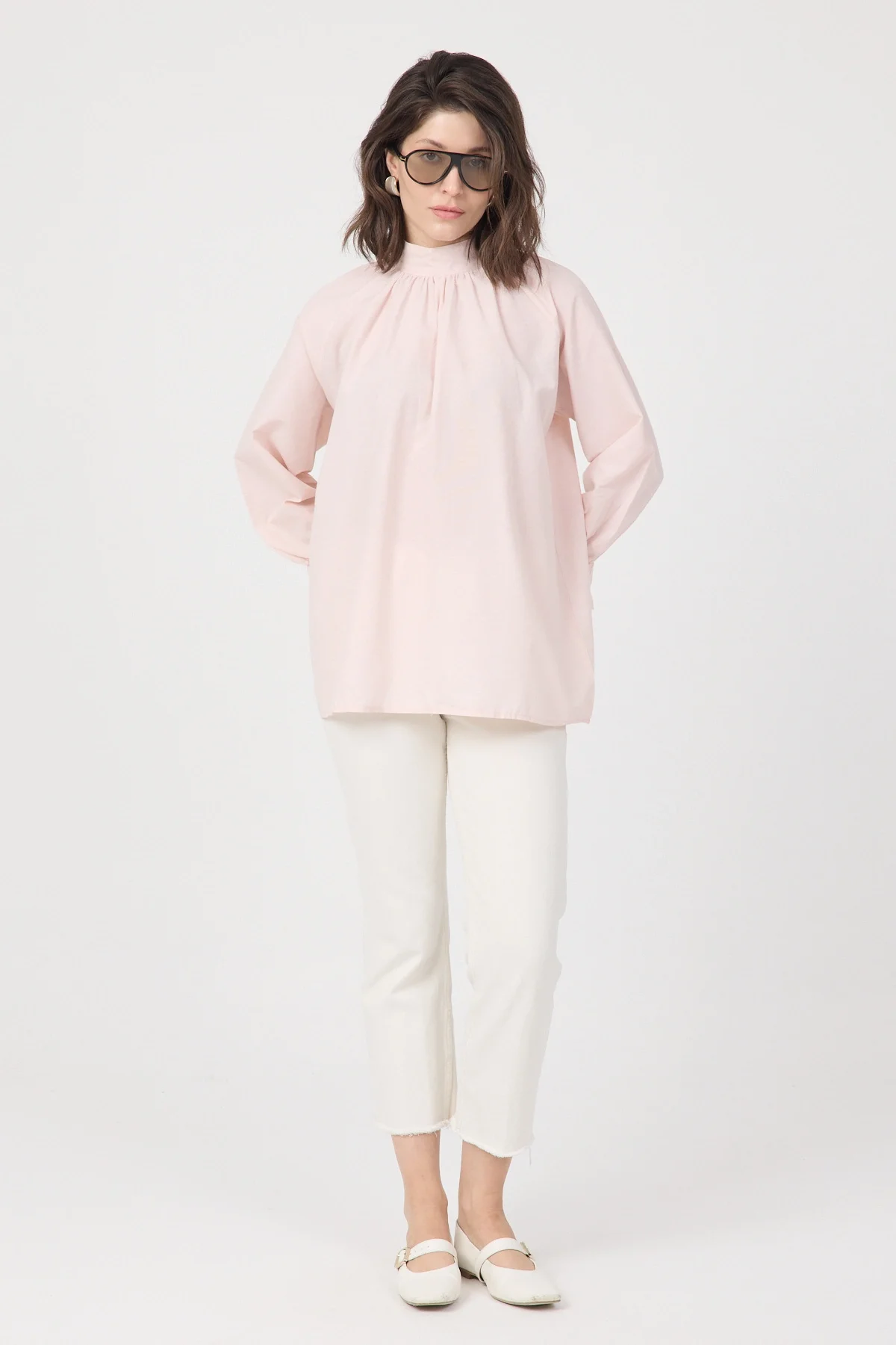 Kadın Pudra Dik Yaka Büzgülü Kol Ağzı Volanlı Poplin Bluz