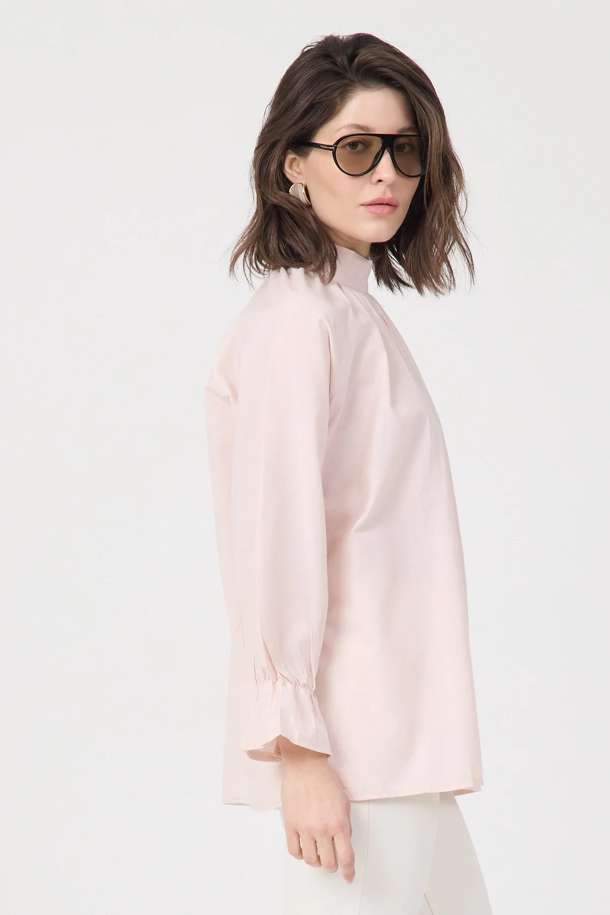 Kadın Pudra Dik Yaka Büzgülü Kol Ağzı Volanlı Poplin Bluz