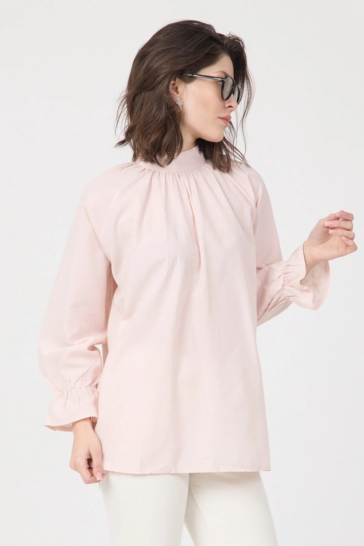 Kadın Pudra Dik Yaka Büzgülü Kol Ağzı Volanlı Poplin Bluz