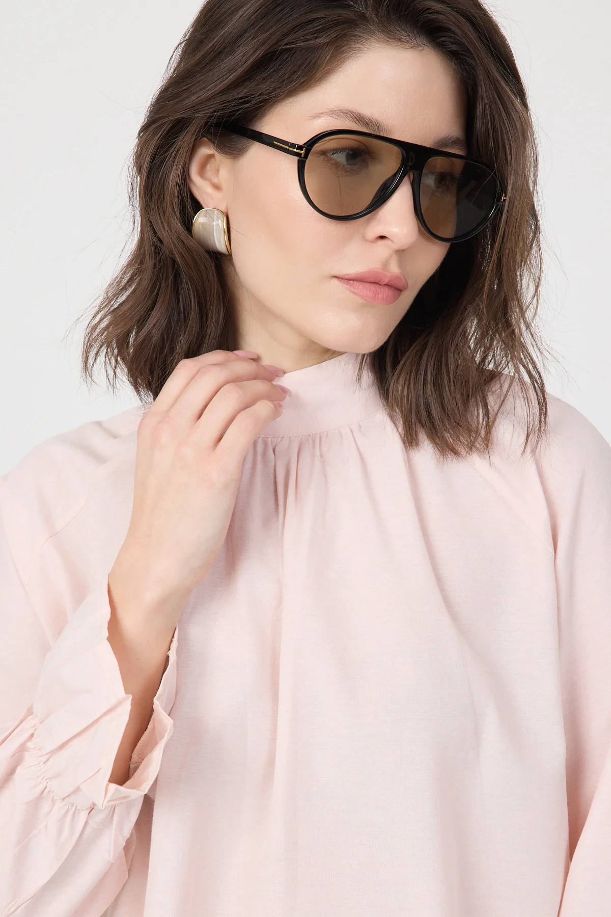 Kadın Pudra Dik Yaka Büzgülü Kol Ağzı Volanlı Poplin Bluz