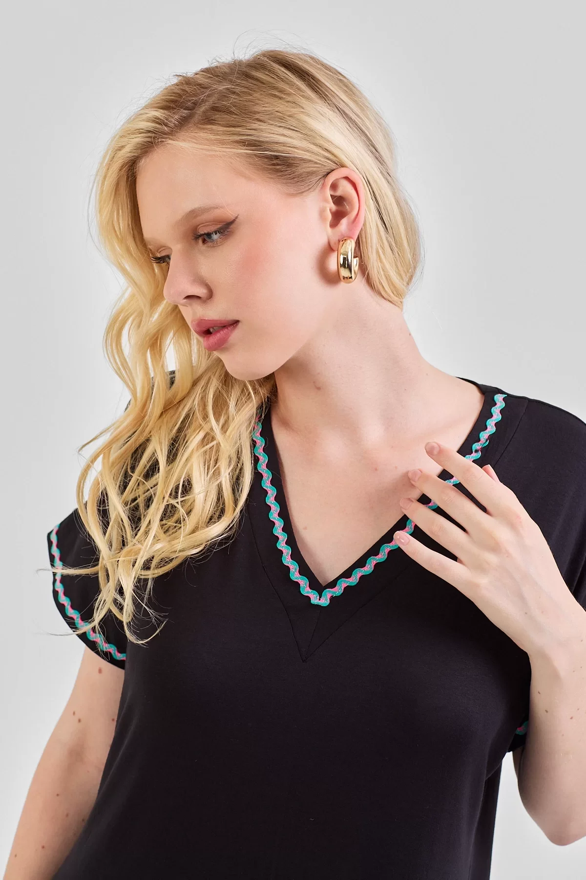 Asimetrik Kesim Biyeli V Yaka Elbise Siyah