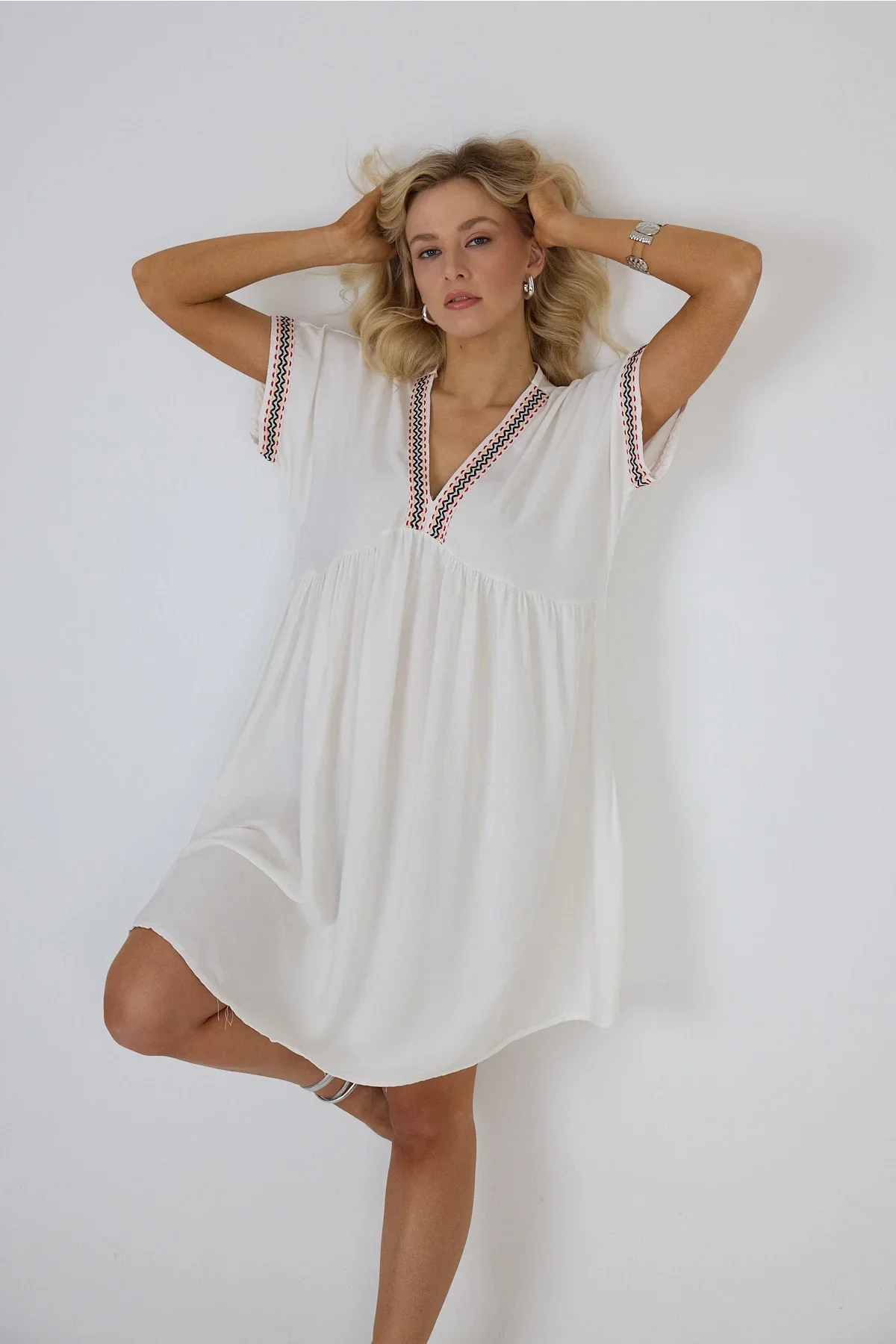 Beyaz Viskon Elbise – Yazın Vazgeçilmezi
