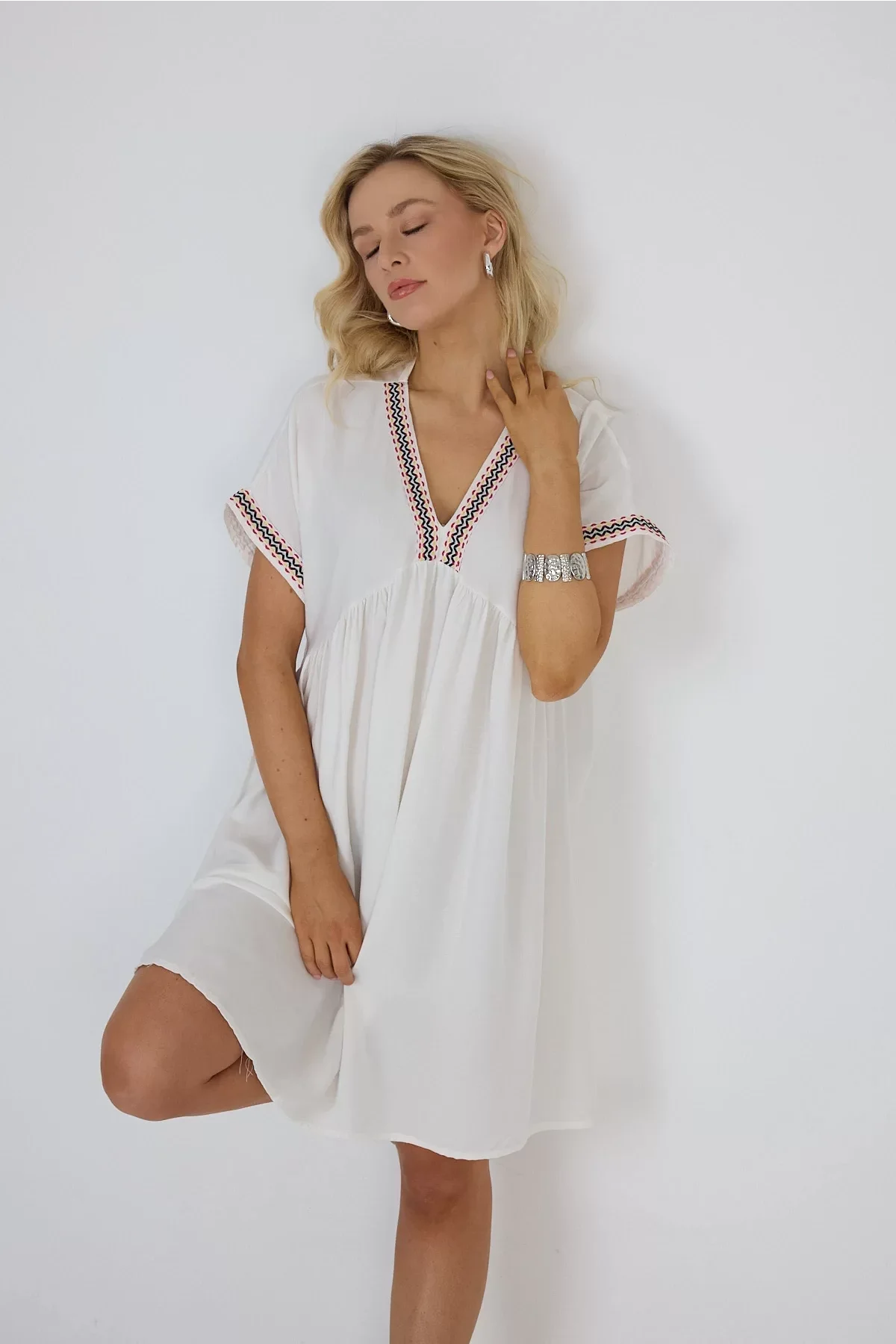 Beyaz Viskon Elbise – Yazın Vazgeçilmezi