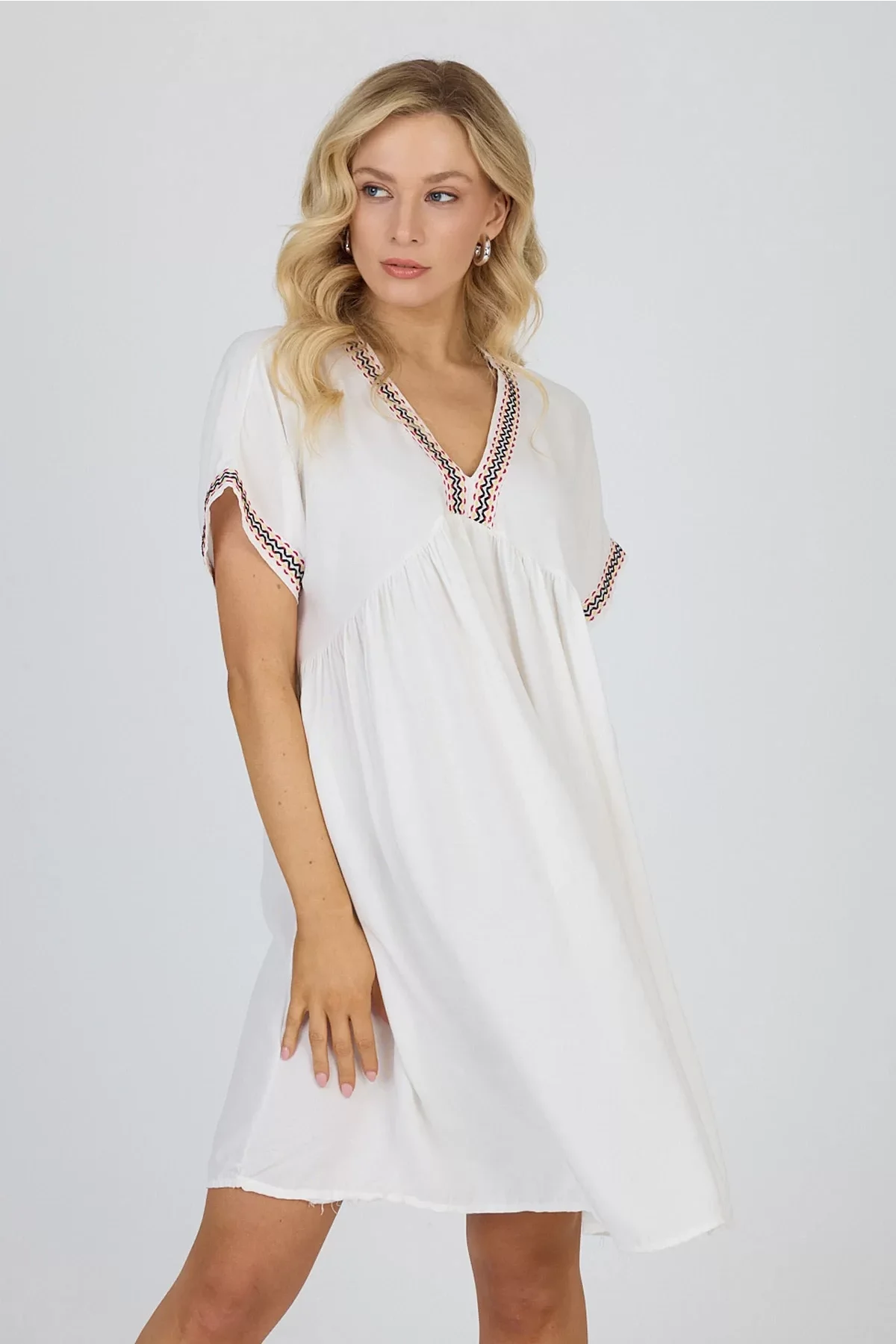 Beyaz Viskon Elbise – Yazın Vazgeçilmezi