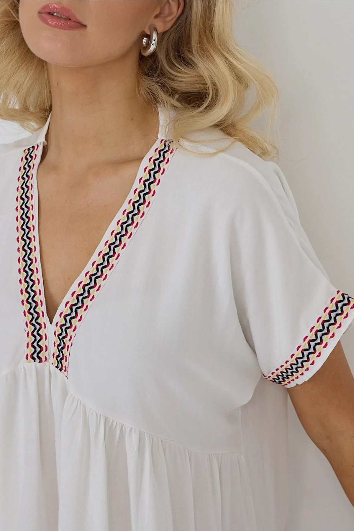 Beyaz Viskon Elbise – Yazın Vazgeçilmezi