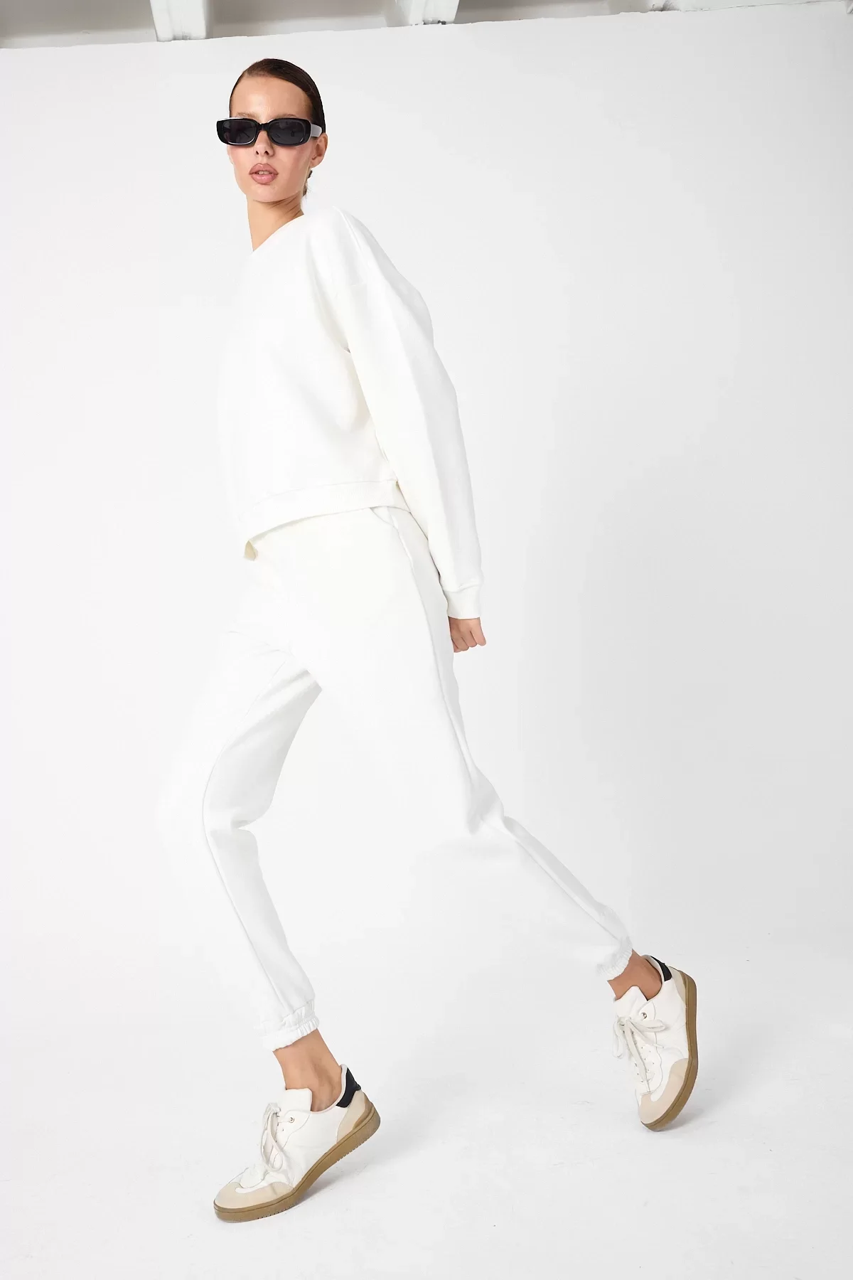 Bisiklet Yaka Sweatshirt & Beli Lastikli Jogger Eşofman Altı